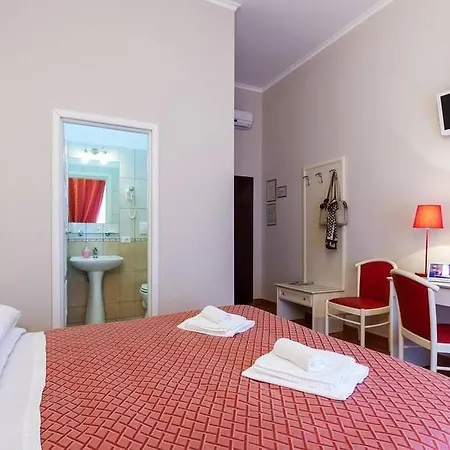 Ottaviano בית הארחה 4*