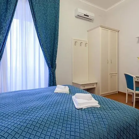 בית הארחה Ottaviano 4*