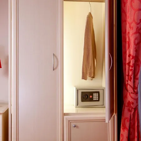 Ottaviano בית הארחה 4*